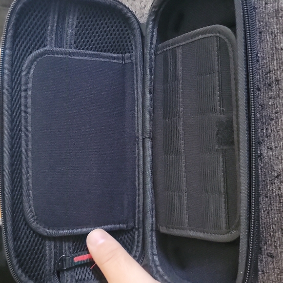 Nintendo switch carrying case - Picture 5 of 8